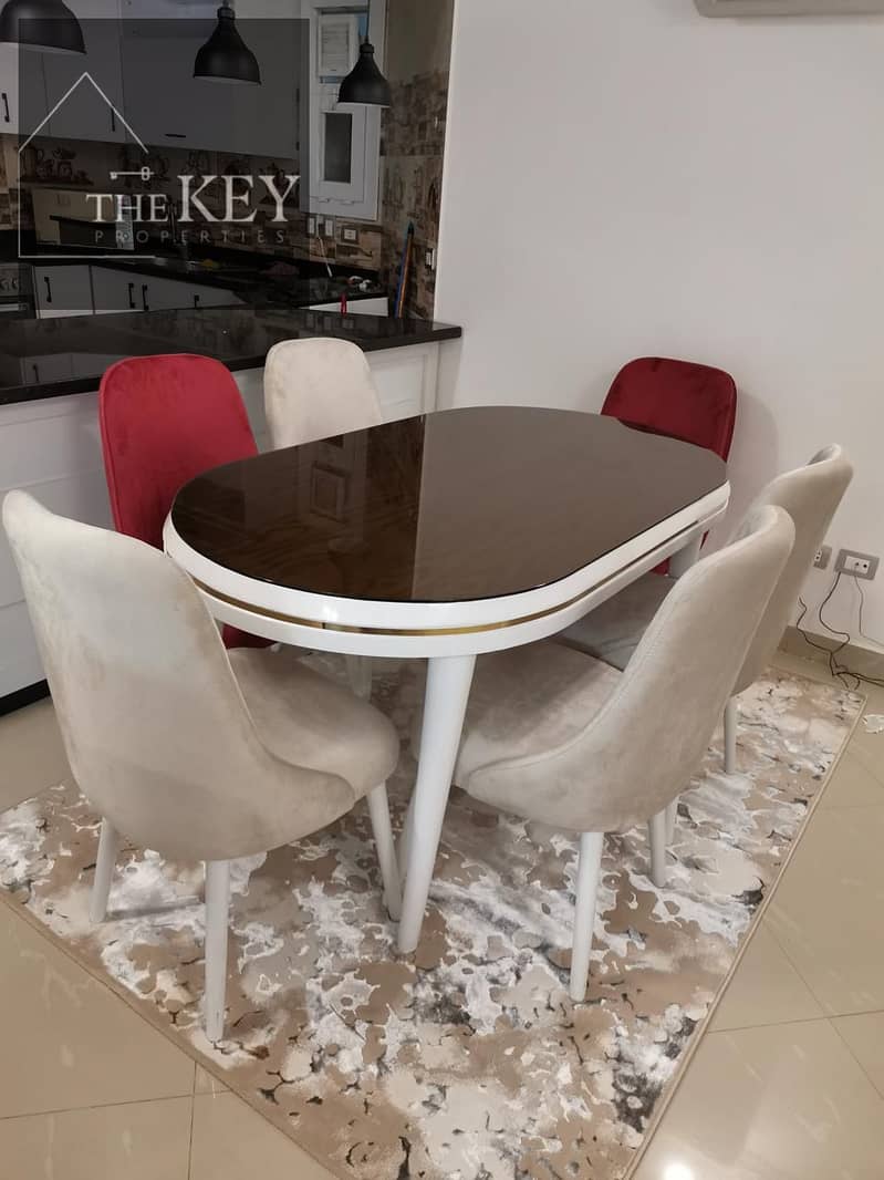 12 fcf04ae7-a314-4e25-bf6d-ccc9471796f5. jpg