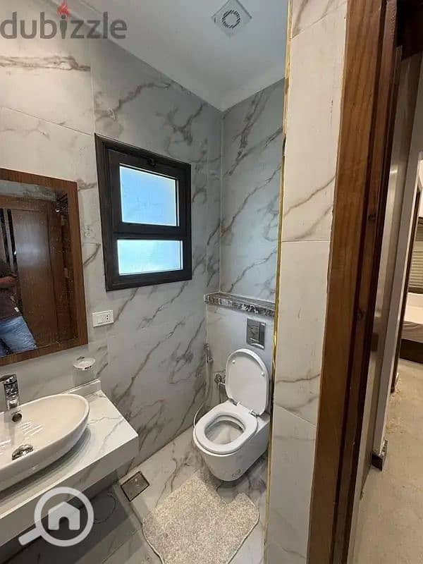 4 3a2b9b6c-fb18-4e5e-baee-429935272574. jpg