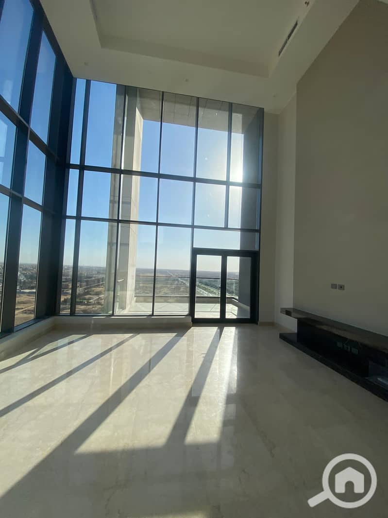 4 4bad8680-7ad7-4057-ab27-a65121e57741. jpg