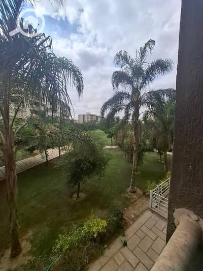 4 Bedroom Flat for Sale in Madinaty, Cairo - فرصه للبيع شقه في مدينتي 200م b10 الشقه طلعت مصطفي فيو جاردن