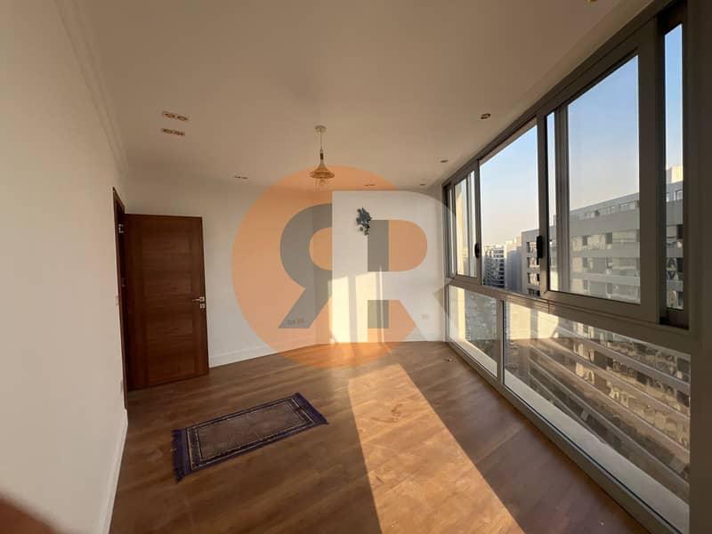 5 WhatsApp Image 2025-10-25 at 17.16. 39_e4e1151f. jpg