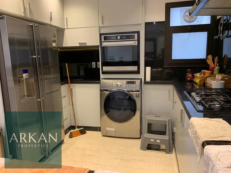 13 3758e3ff-564b-44d6-adc7-cdfdf29e2336. jpg