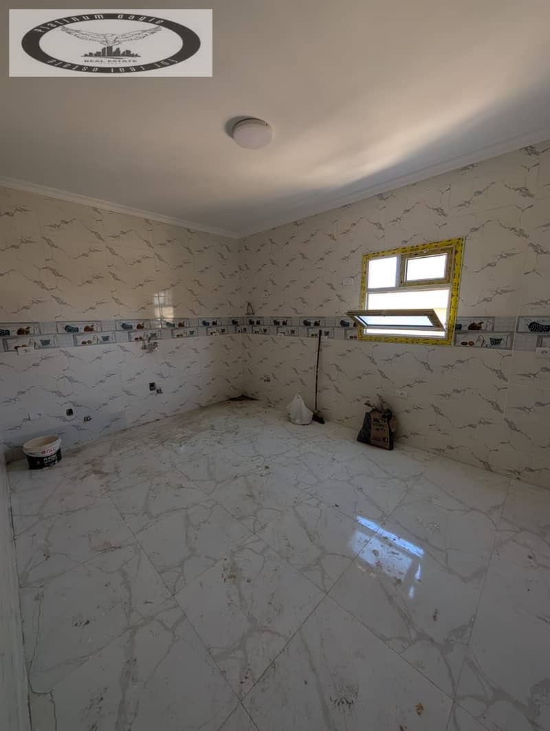 10 07a49865-3778-4b80-b273-3fd5e78080c8. jpg