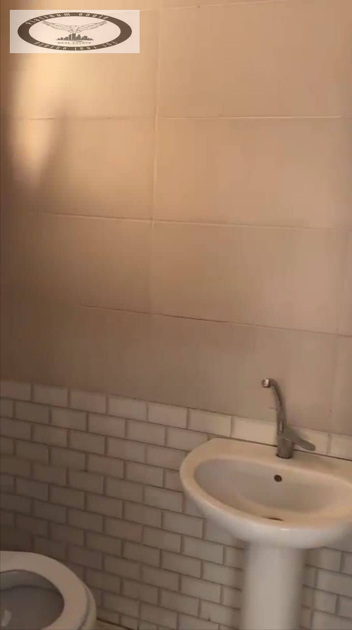 10 c618d824-9024-44b8-82f2-0583f793b483. jpg