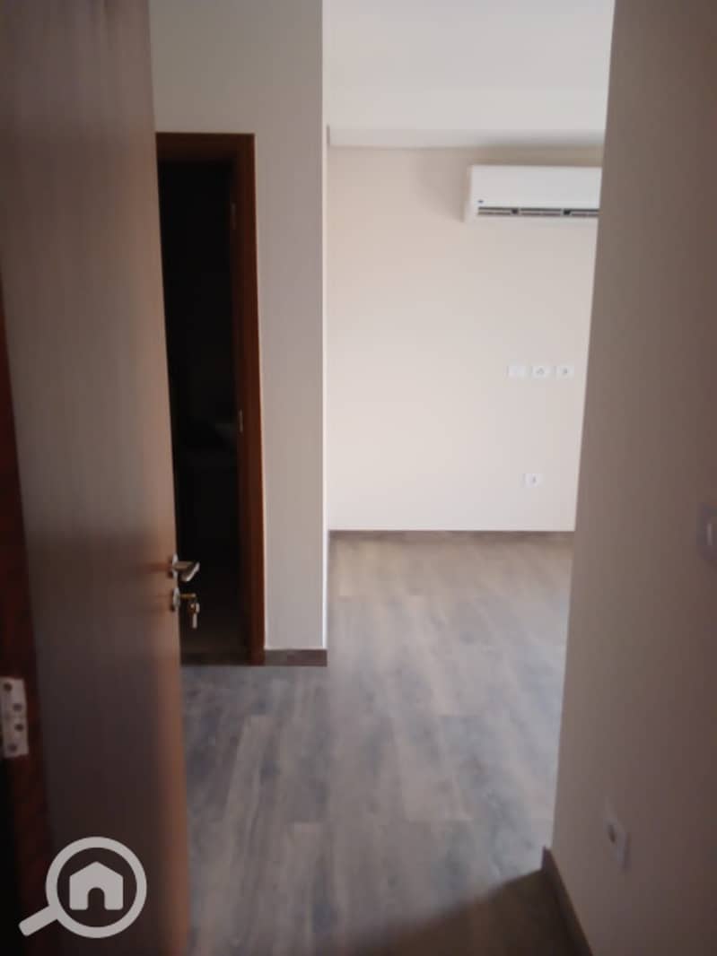 10 WhatsApp Image 2025-10-29 at 19.14. 22_089c8de2. jpg