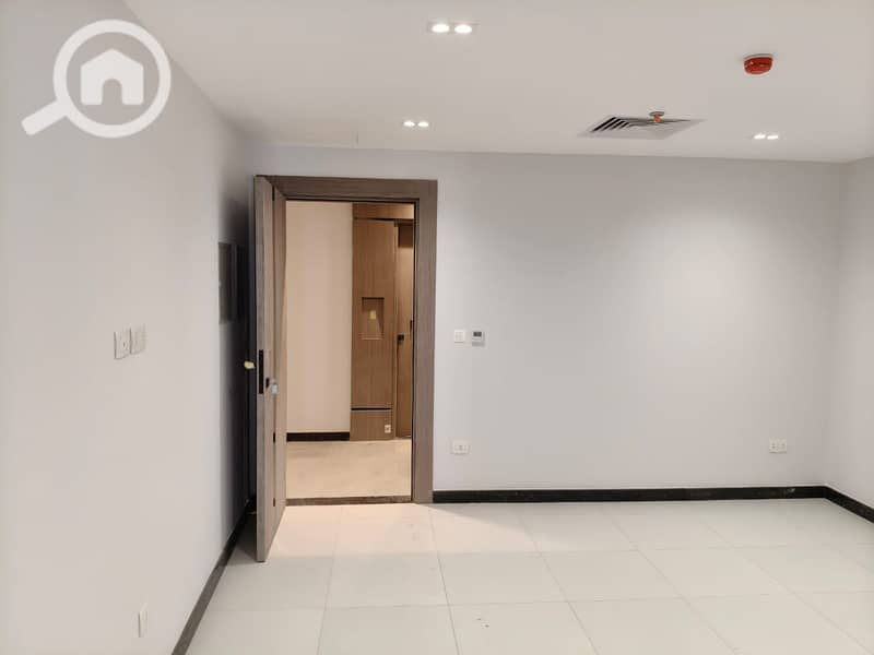 10 WhatsApp Image 2025-10-29 at 18.50. 33 (1). jpeg