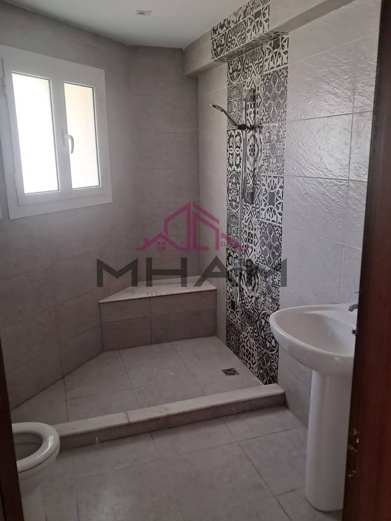 5 photo_5771896641341295477_y. jpg