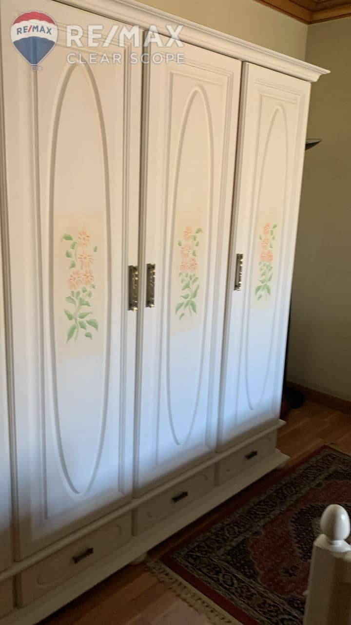 14 105d54bc-b1ab-400f-9514-f5dd764d928c. jpg