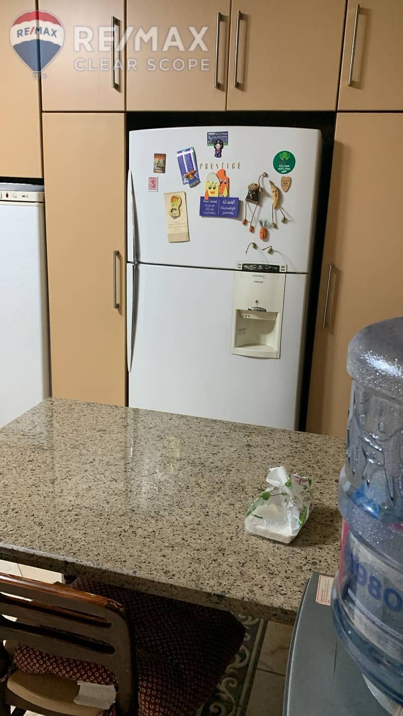 24 ee19290b-aa33-4437-bc6f-f04c639241db. jpg