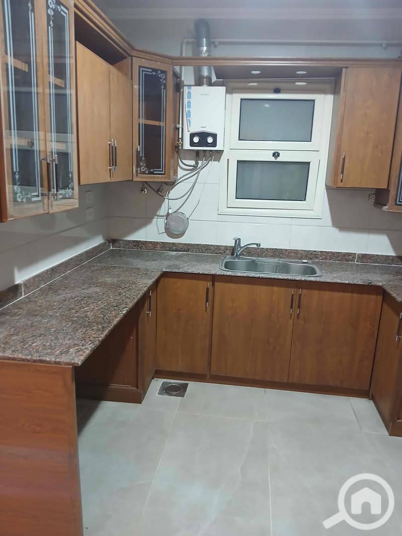 24 deb4fd2f-2150-4d17-8599-4118c63c1cbc. jpg