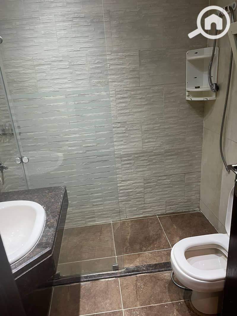 4 WhatsApp Image 2025-10-30 at 18.44. 45_0453b8e4. jpg