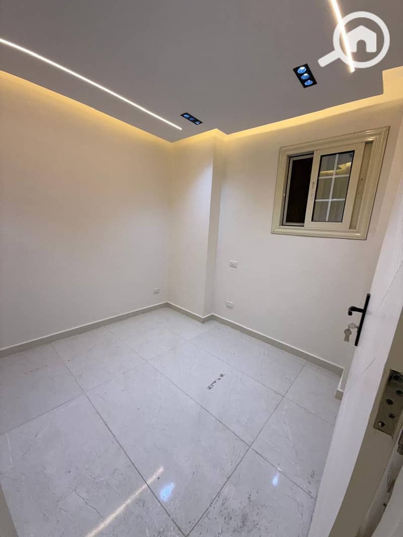 8 8281ac37-fa90-4d37-a642-67a23f3d931a. jpg