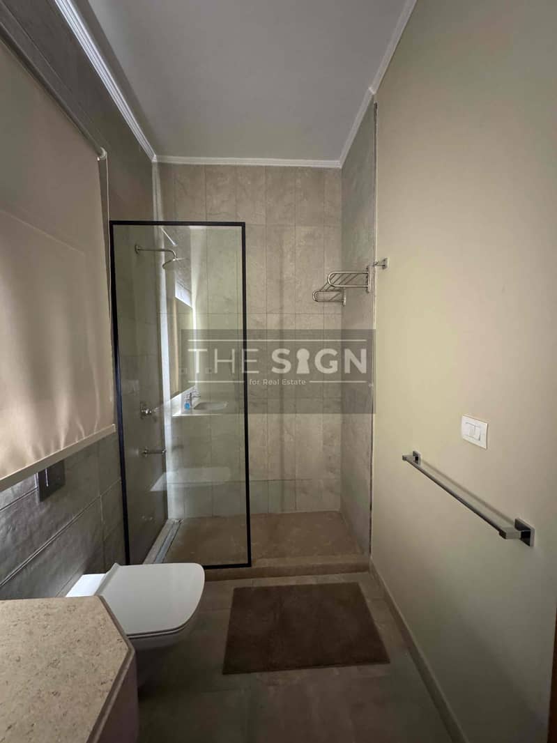 10 d707069b-c89a-4042-89a8-978b8d28bf91. jpg