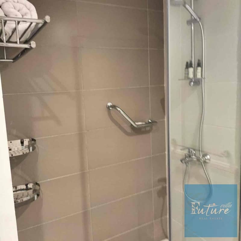 12 2384d6c4-5918-4919-82a8-6c1b86f3fd45. jpg