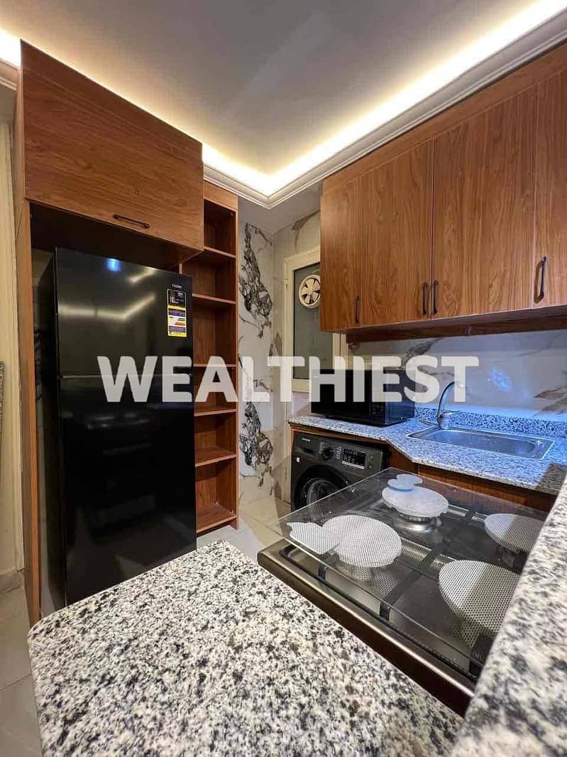 2 3e9d8f5b-bb10-488e-8425-8d3f12b83538. jpg