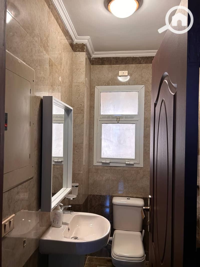 22 WhatsApp Image 2025-10-30 at 18.37. 39_9efcd88c. jpg