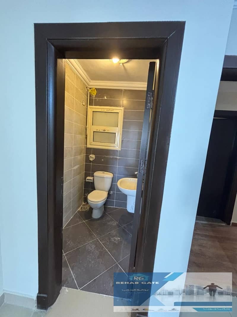 5 47e95cae-b08c-47bf-bd78-6438eb38c77d. jpg