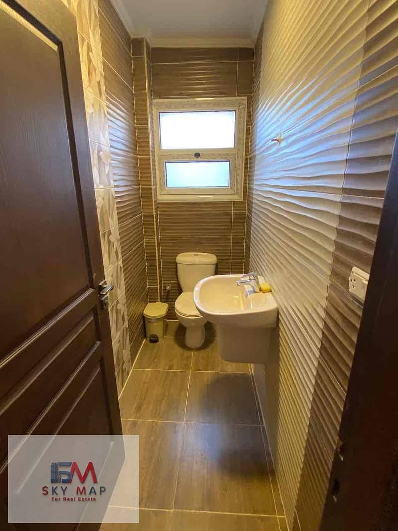 6 31eef6f6-0a4f-4b2f-a736-1661a4fd3602. jpg