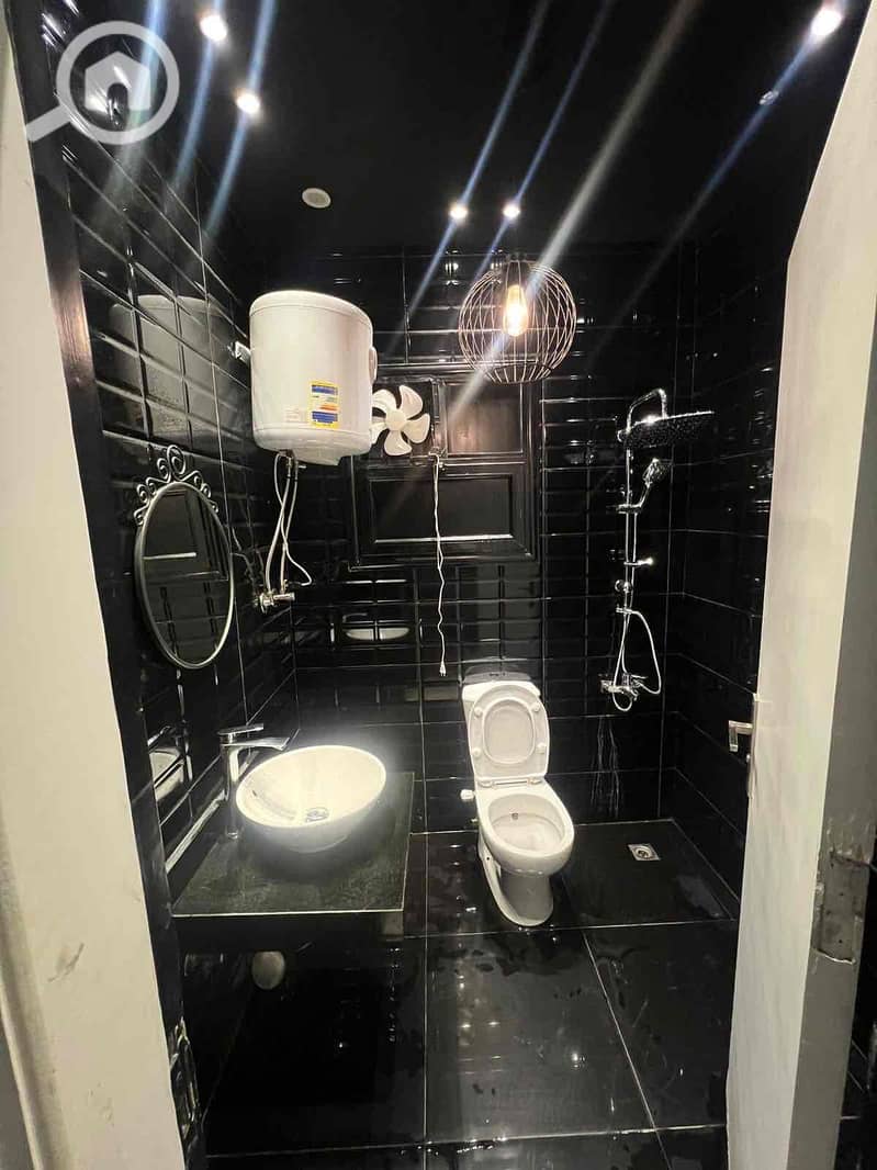 10 b9a0b7b4-fb21-4c16-917e-526e5b6d8c93. jpg