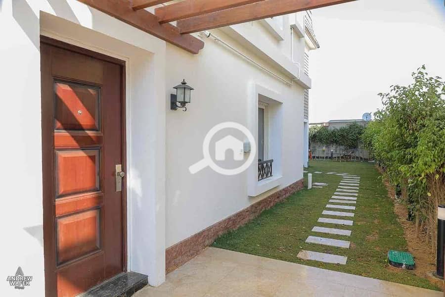 4 8a108412-ff2a-453c-9b9d-8fbf0c05bf0f. jpg