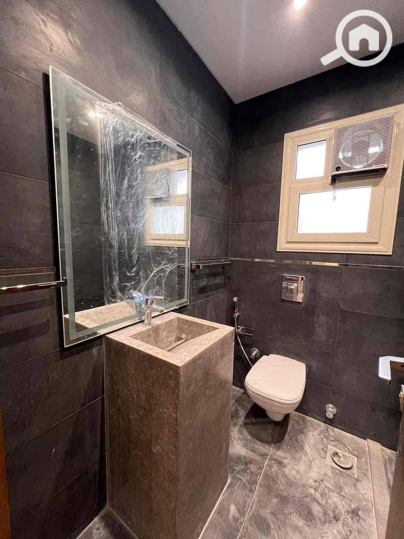 12 07b32ea3-fc7c-4885-bf4b-b6439c46699e. jpg