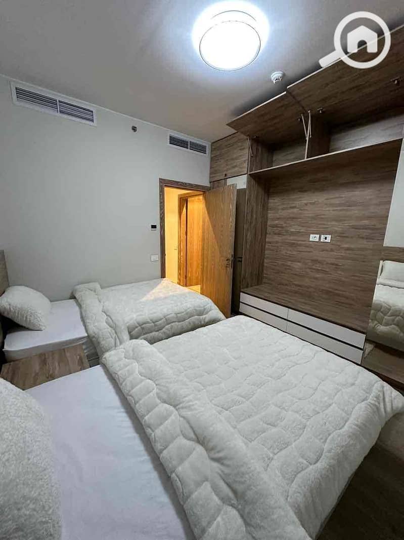 8 492efebb-f301-4563-b570-5b869e955037. jpg