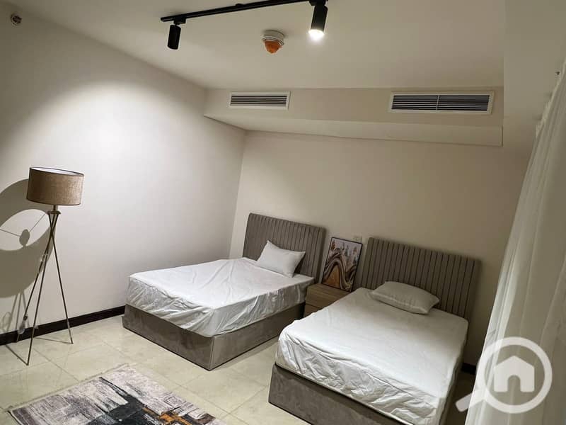 11 686b3217-e317-48b4-b864-e17904bd3553. jpg