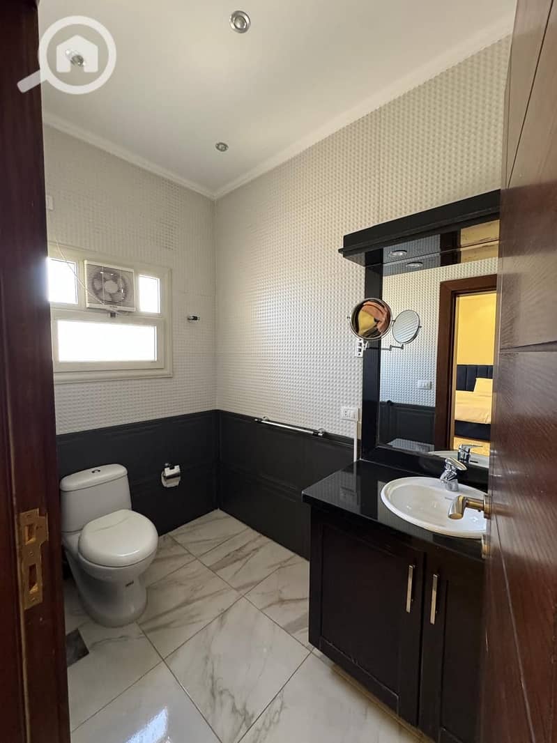 9 ad1a8ac8-f8bd-4342-bc24-12ec5a0de4d6. jpg