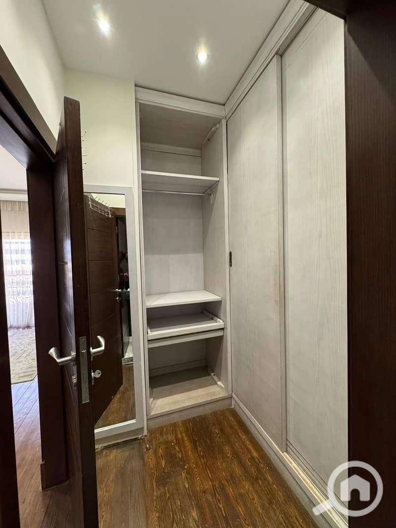 11 e4e31747-fb57-40c3-b8c2-f7c2c7d231b2. jpg