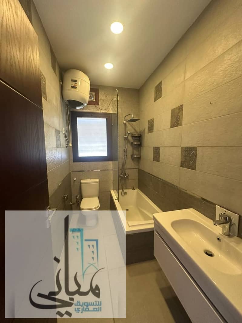 10 e243184a-25ec-4b62-b96d-51e85d3efed1. jpeg