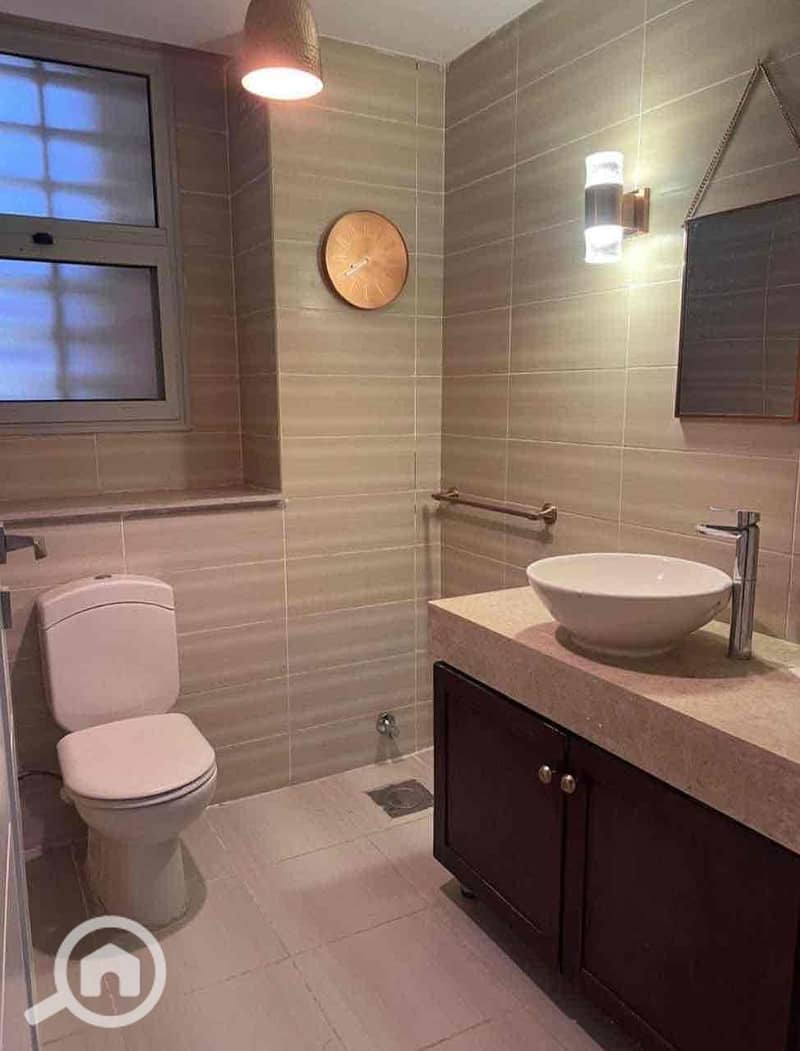 4 77fa8f0a-b8df-446f-a96c-b918c66a1f1d. jpg