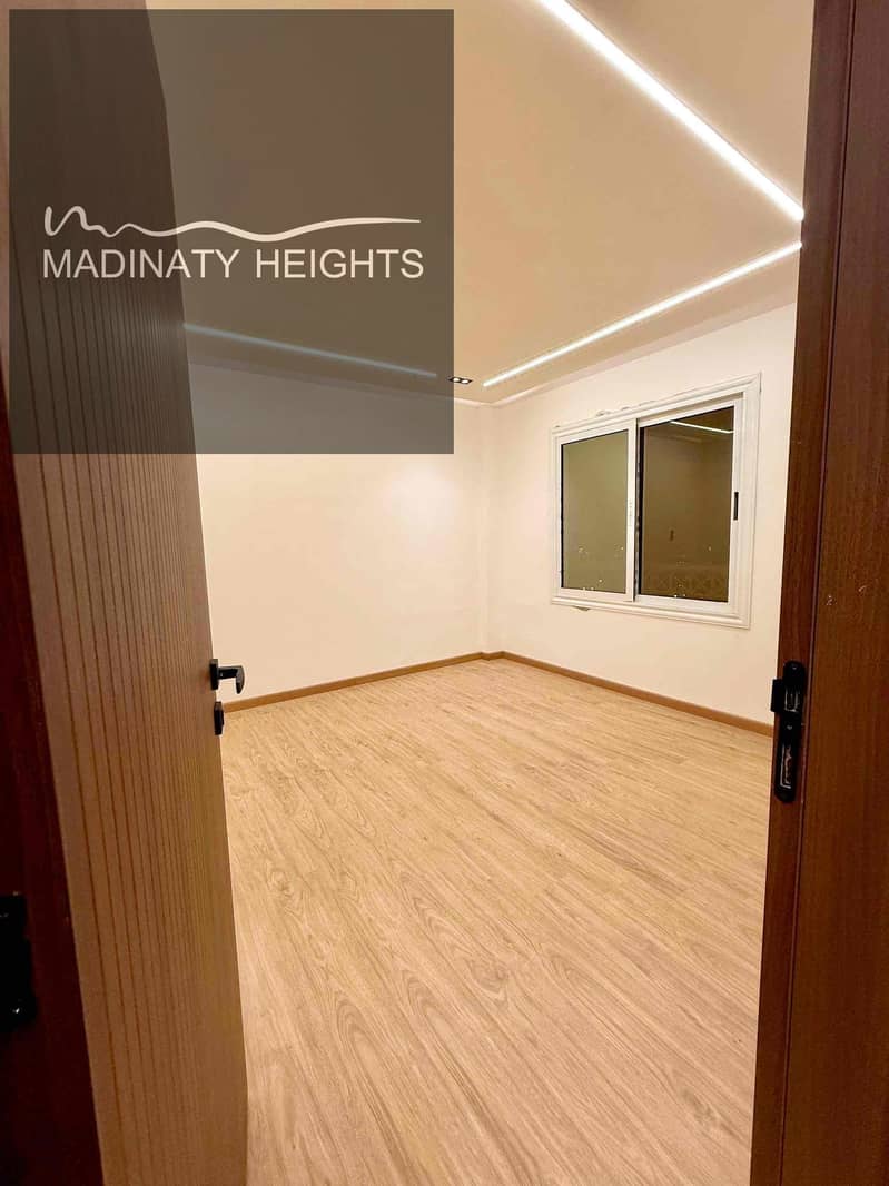 7 748f7ef2-ca0e-49d4-a2d3-c9876f814d22. jpg