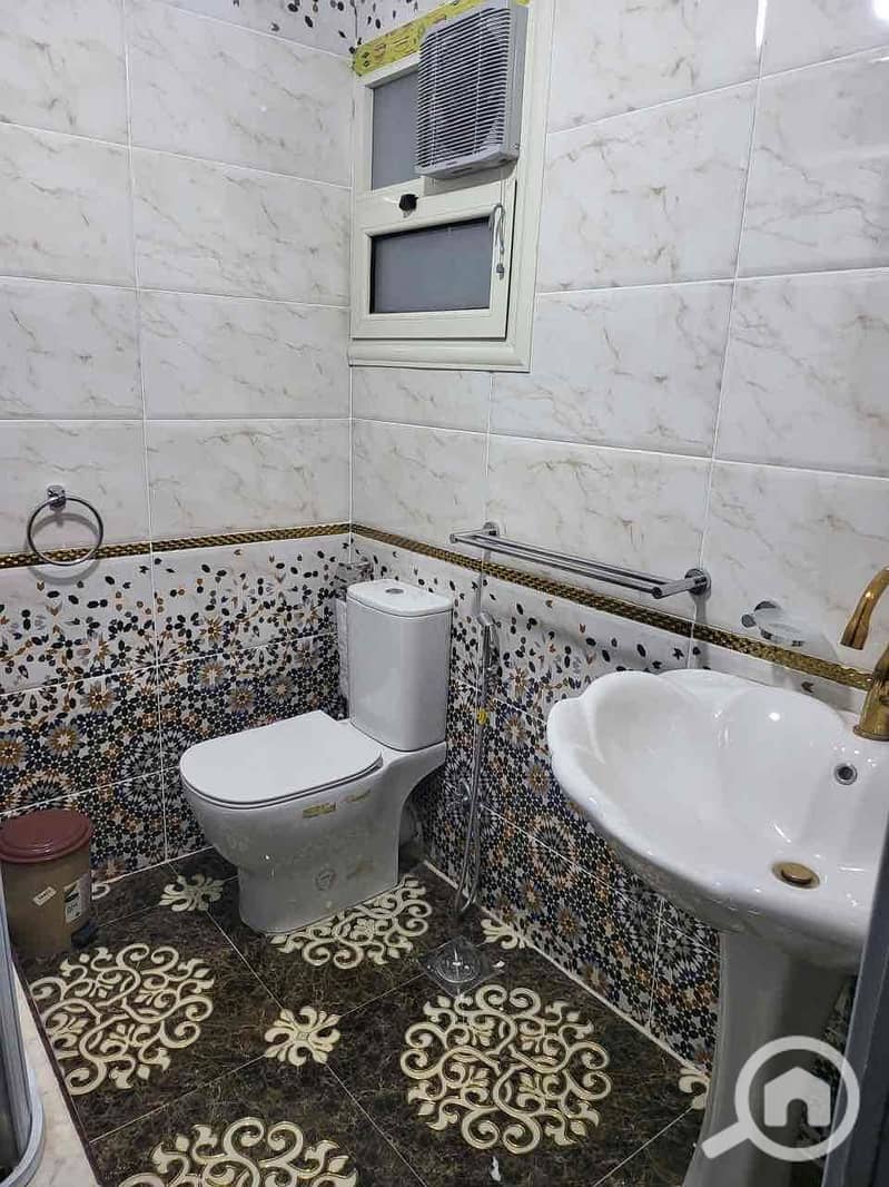 10 e823714c-344b-426d-9b9c-62b9c20499f9. jpg