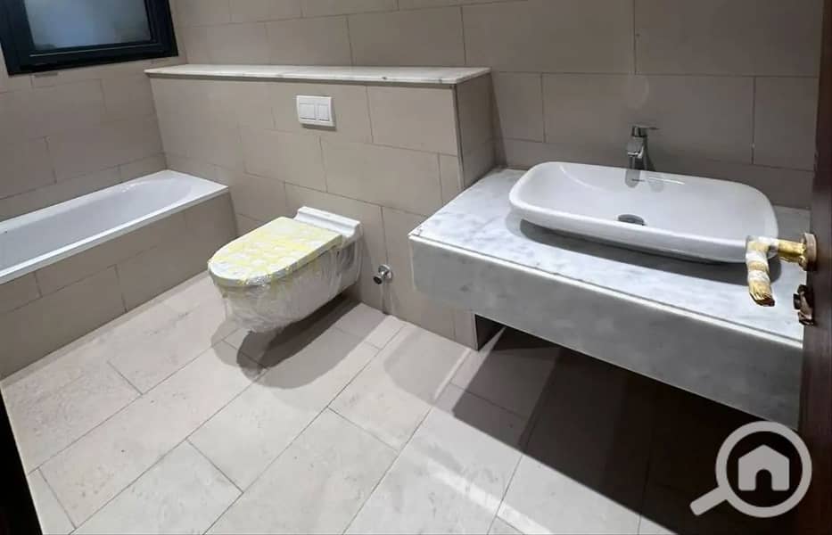 7 7060545-12600o_1400x900. jpg