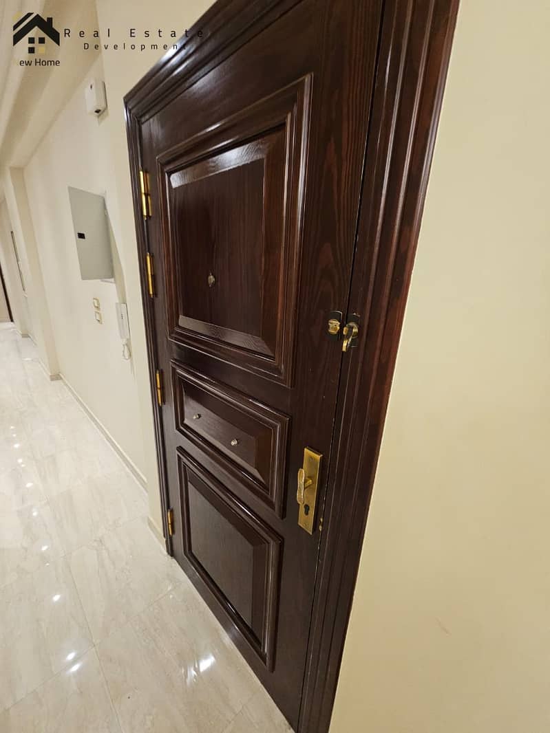 15 WhatsApp Image 2025-10-02 at 12.39. 57_e775f904. jpg