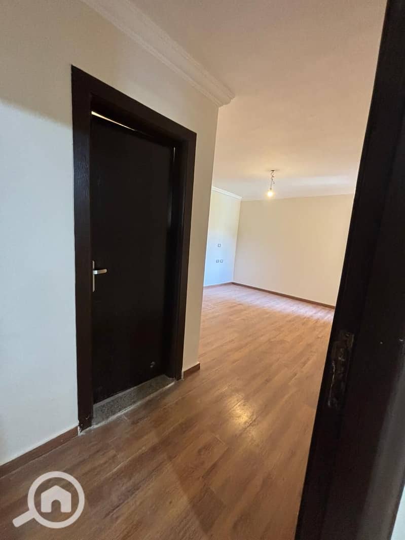 4 79fe8f1e-c3c9-40eb-b55c-5383e9204f4a. jpg