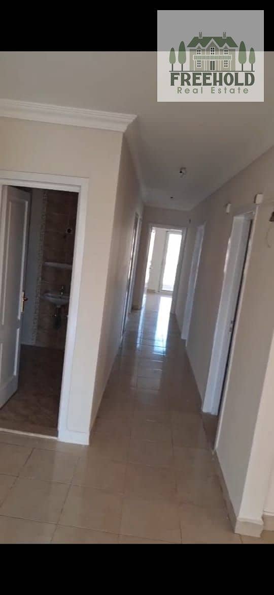 10 9c14adad-74a3-479c-a6f9-3e354057e22a. jpg