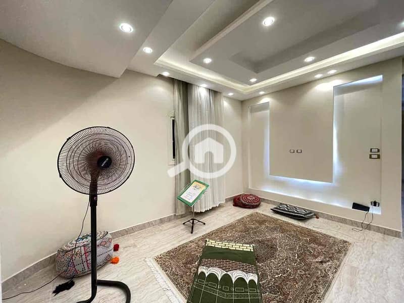 12 d37801ca-f7a9-450f-ab0a-74a419df7e88. jpg