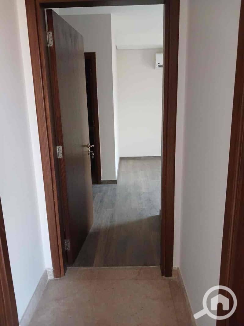 5 0f7d1ecd-81d2-48e6-b37f-5841a85b34a3. jpg