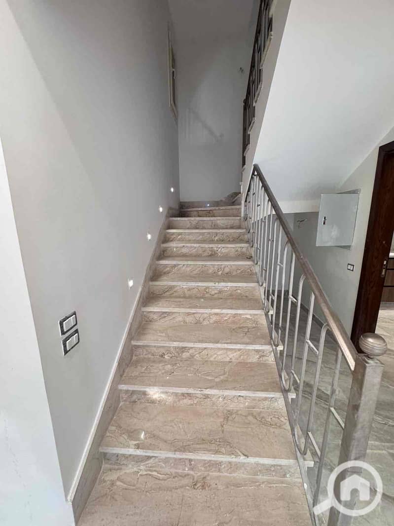 10 0cb5a7cf-a3b2-4bc1-9014-241d4702dd19. jpg