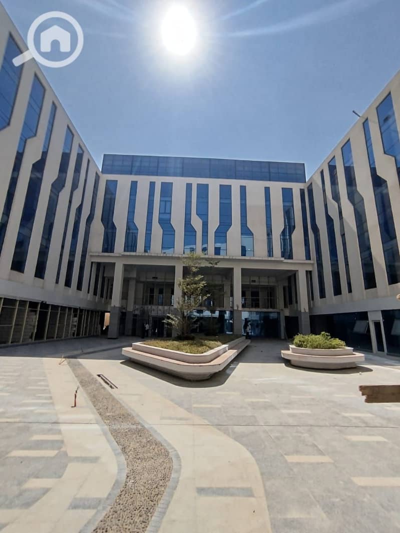 4 ee57f9ba-5474-4841-9242-2c3bfd80b320. jpg