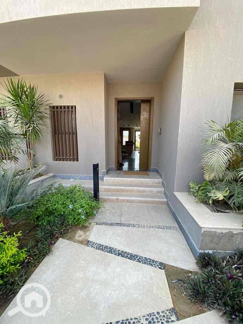 10 4f9d4b08-d848-498a-8f26-83811531a8fe. jpg