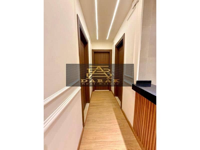 8 e3b5e726-a0ed-4bb5-bc8c-78e9bd3d3d6c. jpg