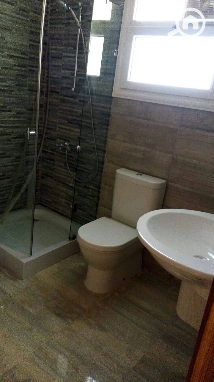 2 19fdaa24-6db3-4481-8f77-54aa7081f3b2. jpg