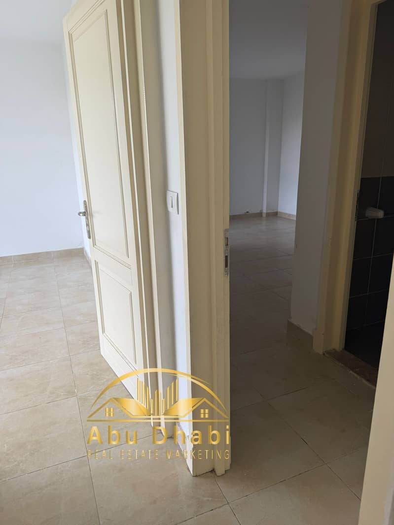 10 4a8518f4-61e1-4b88-8680-da64c3399656. jpg