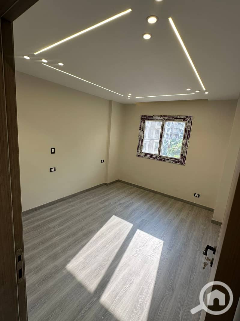 2 b343fb5c-a5d1-49bc-adfb-bd43ce4fec71. jpg