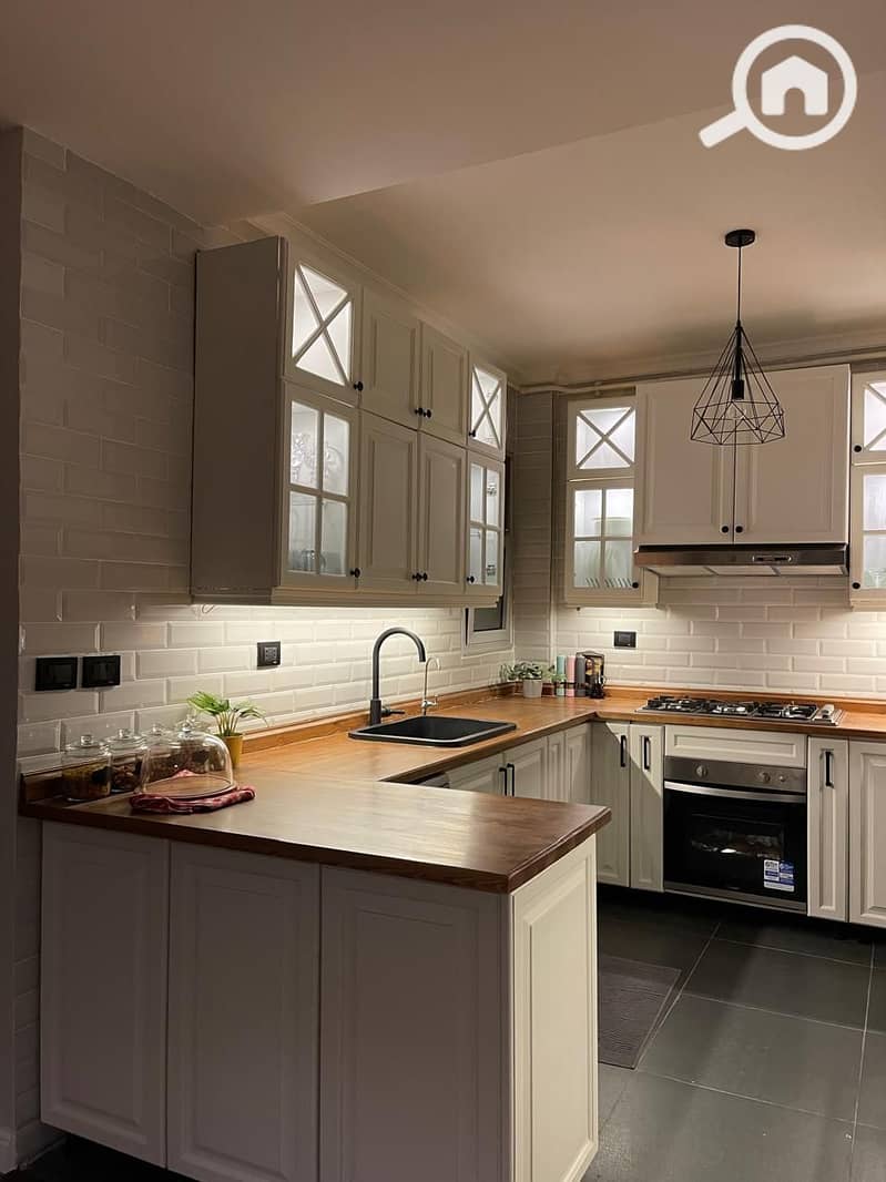 9 e031c0a7-65c5-46b2-927e-47b57161c5bd. jpg