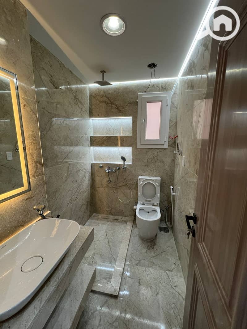 4 4e99043a-4dc2-4731-b771-148036bd7e49. jpg