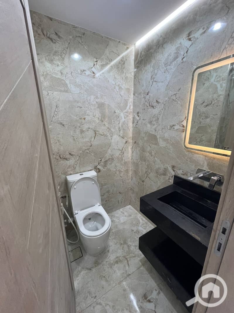 12 081cc836-6285-43f7-bb12-b624b9bdc21c. jpg