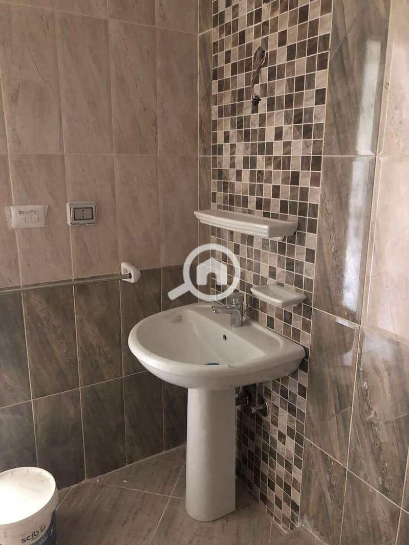 4 8bf32986-4b9e-4d1b-987c-c1b43b8529ac. jpg